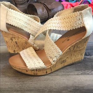 Summer wedges 💛